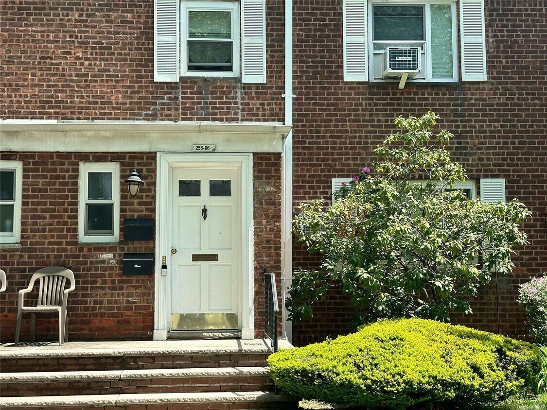 Primary Photo - 255-6 73rd Ave