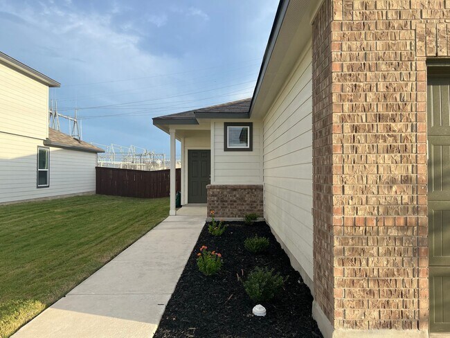 Building Photo - Gorgeous Brand New Build 3/2- Hannah Heigh...