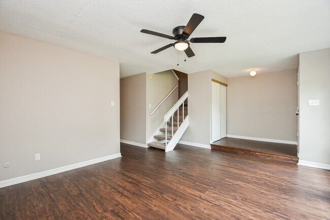 Foto del edificio - 5809 Village Forest Ct