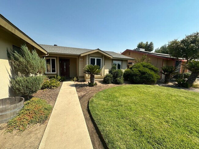 Foto del edificio - Charming 3 bedroom 2 bathroom home located...