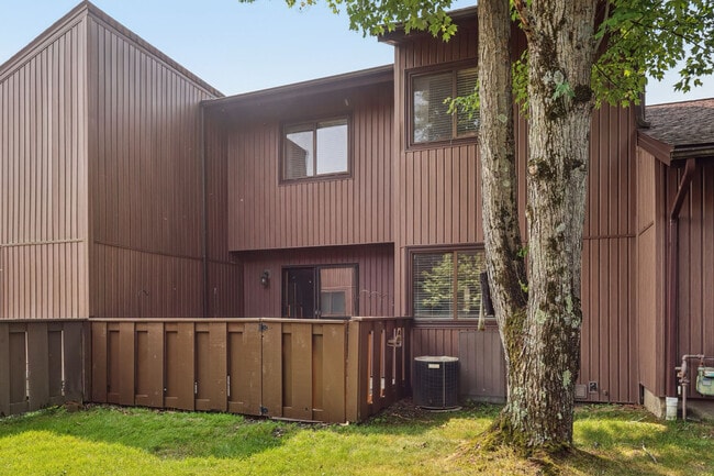 Building Photo - 7360 Trailside Dr