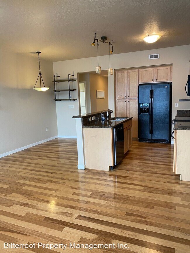Building Photo - 2 br, 1 bath House - 2101 Dearborn #16