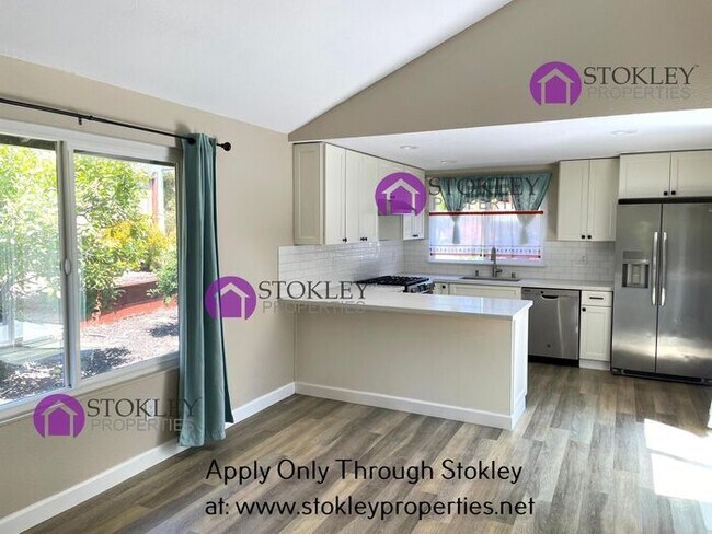 Foto del edificio - 717 Coral Ridge Cir