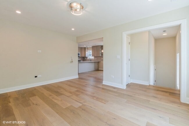 Building Photo - 7026 W Diversey Ave