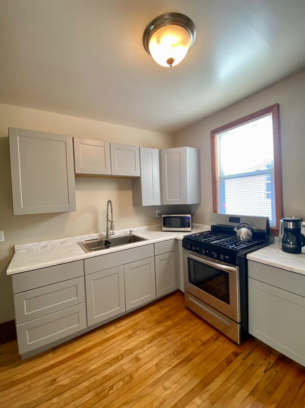 Foto principal - 2471 N Fratney St