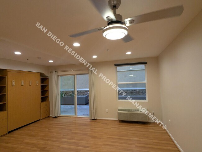 Foto del edificio - Updated Studio with Parking and Washer/Dryer in Prime Little Italy Location