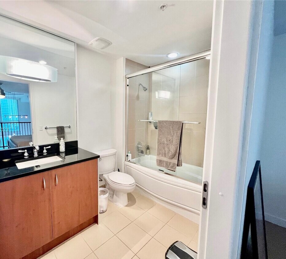 300 S Biscayne Blvd Unit 816, Miami, FL 33131 Condo for Rent in Miami