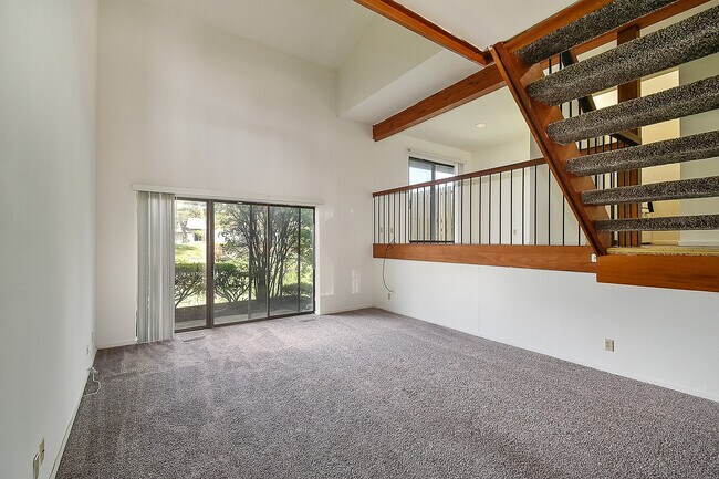 Amanecer - Sala de estar - Harbor Pointe Apartments