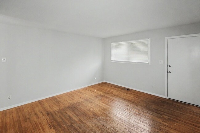 Foto del edificio - 2700 Thornton Rd