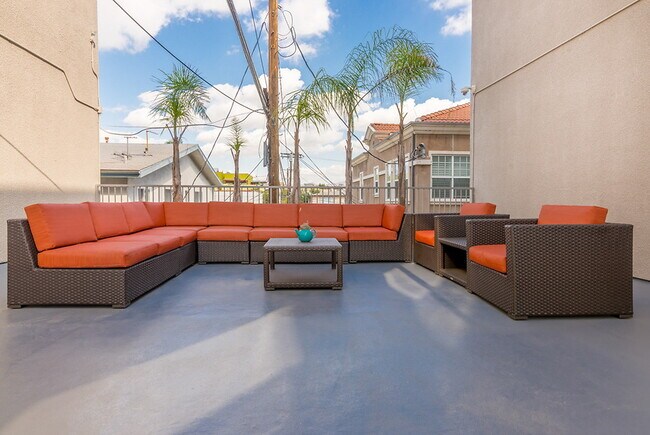 Regency Palm Court Los Angeles CA 90019 Apartments com Regency Palm Court Los Angeles CA 90019 Apartments com