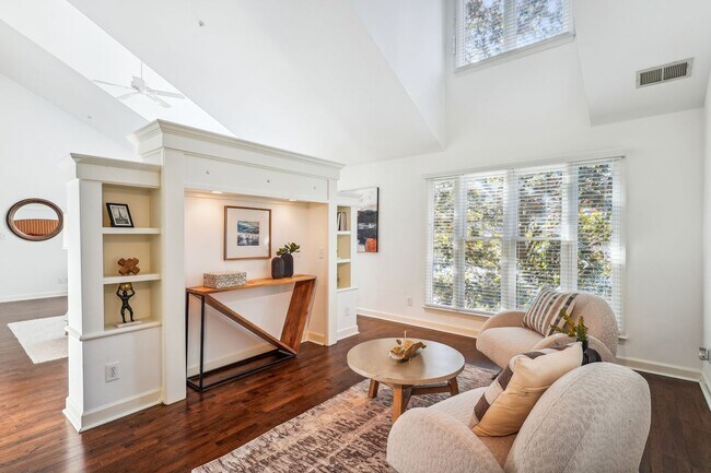 Foto del edificio - 337 W 7th St