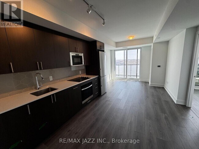 Photo du bâtiment - 2545-2545 Simcoe St N