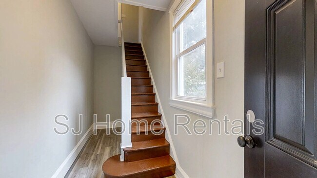 Foto del edificio - 702 Parry Ave