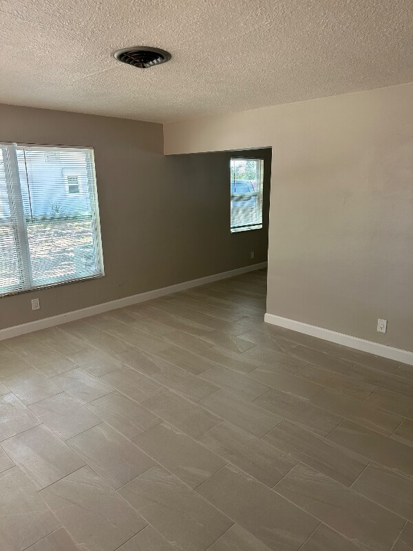 Foto del edificio - 7309 44th Ave N