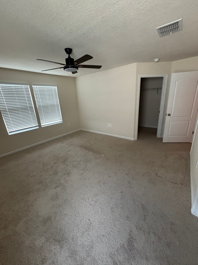 Foto del edificio - 51 Redbud Rd