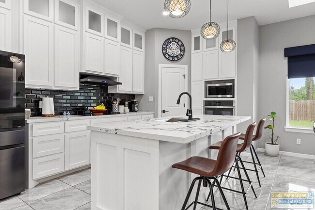 Foto del edificio - 9388 N Queen Palm