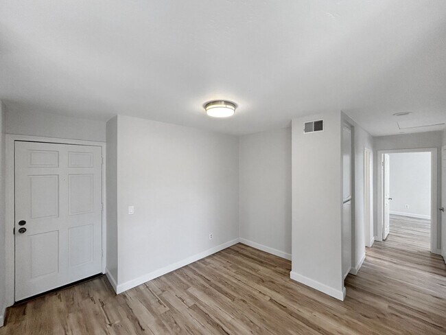 Building Photo - Stunning 2BD/1BA W/ In-Unit laundry, AC, and Reserved Parking in North Park!