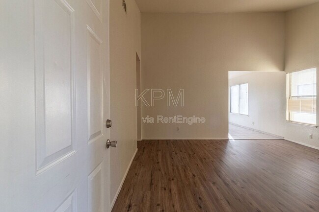 Foto del edificio - 1311 W Century Blvd
