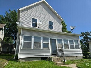 Building Photo - 1601 W 4th St