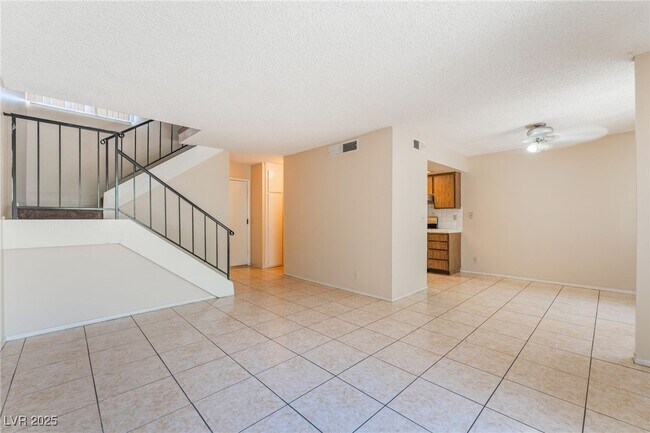 Foto del edificio - 1693 E Rochelle Ave