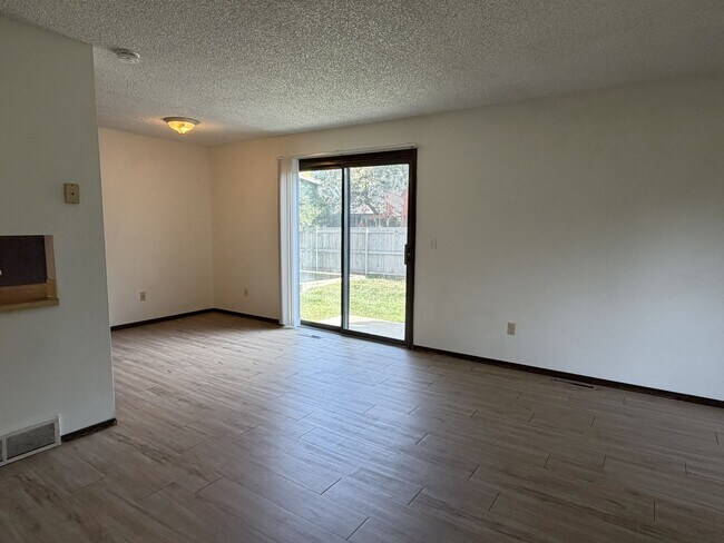 Foto del edificio - 1031 Davidson Dr