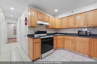 Building Photo - 56 Poplar St