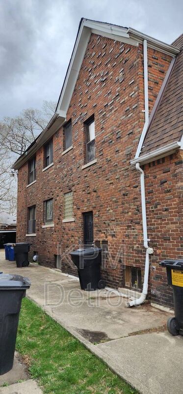 Building Photo - 17606 Roselawn St