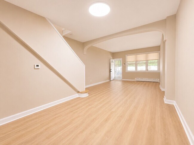 Foto del edificio - Move-In Ready 3BR/1BA in Elmwood — Housing Choice Vouchers Welcome