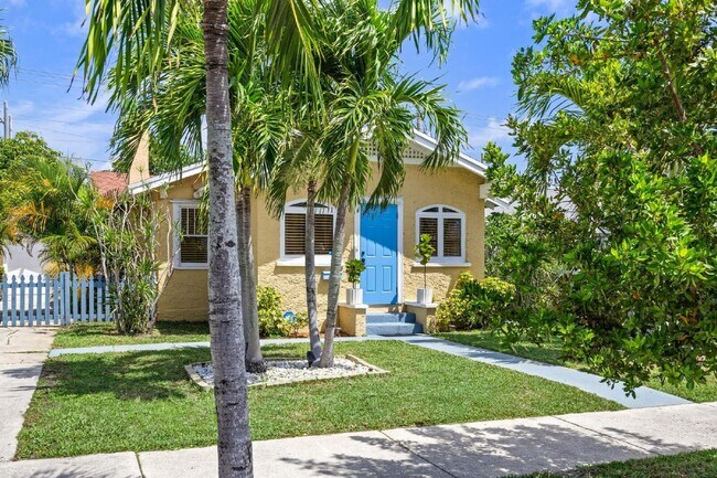 Foto del edificio - Charming 2-Bed With Backyard Oasis In West Palm Beach!