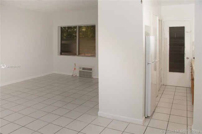 Foto del edificio - 7351 Gary Ave