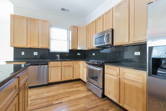 Foto del edificio - 3300 W Lawrence Ave