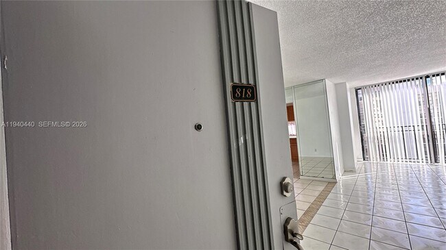 Foto del edificio - 16919 N Bay Rd