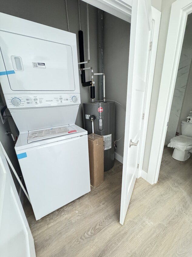 Building Photo - Unit C1-199 Pine Street