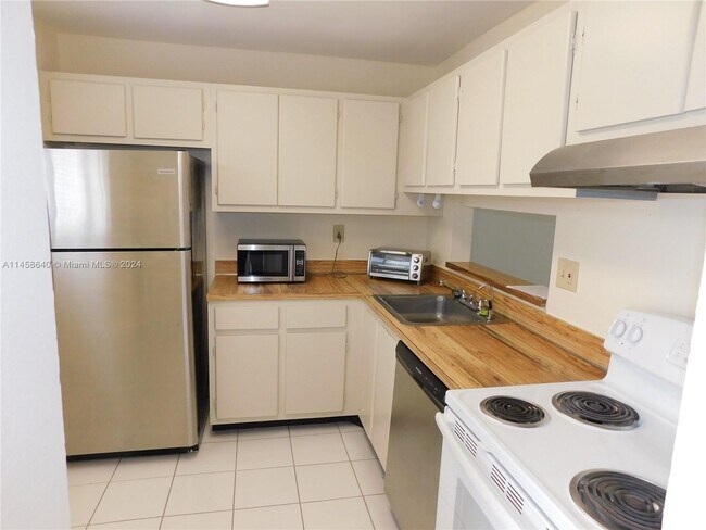 Foto del edificio - 8005 SW 107th Ave