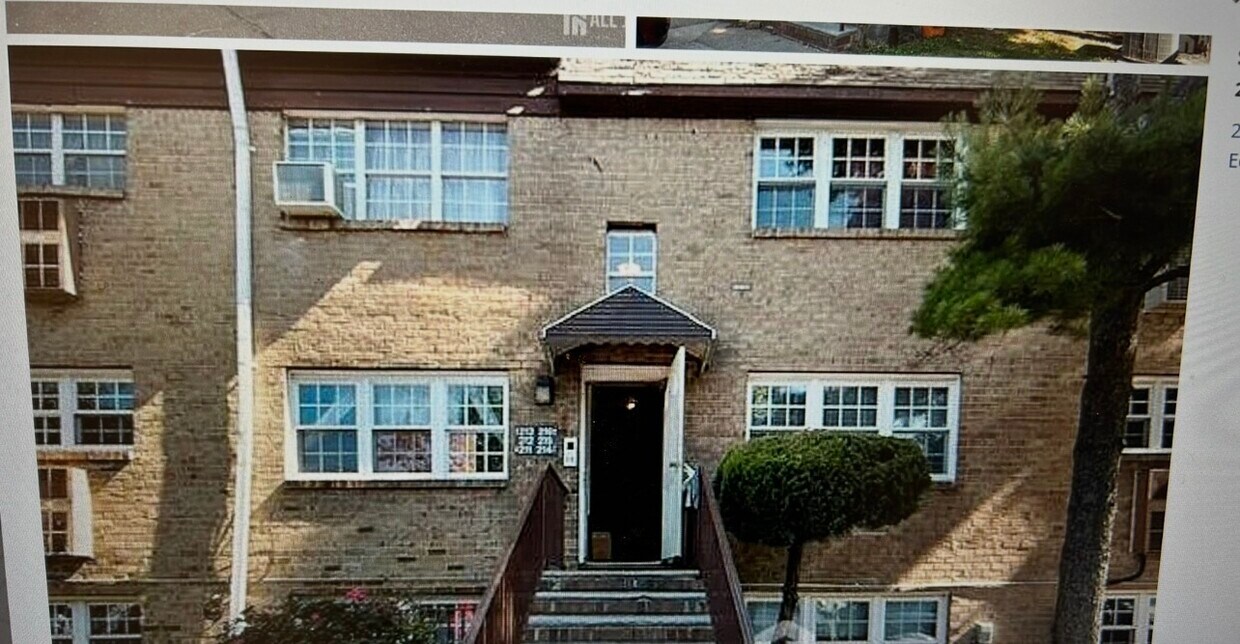 Foto principal - 215 College Dr