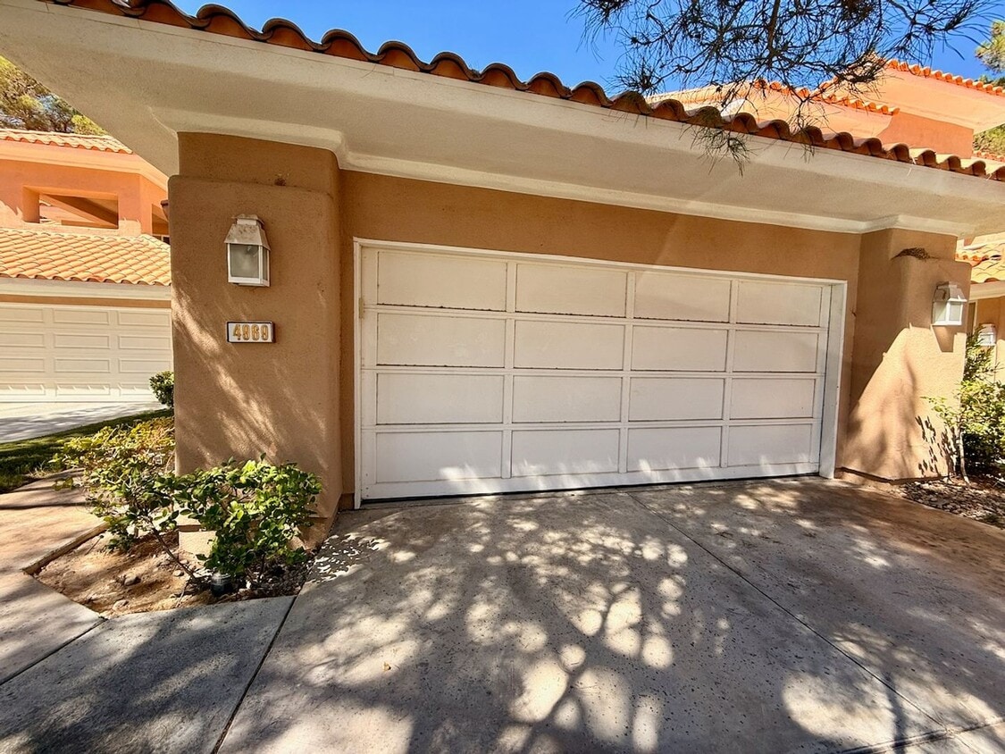 Foto principal - Gorgeous Spanish Trails 3BR House for lease!