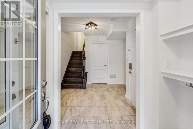 Building Photo - 10 Goldeye St