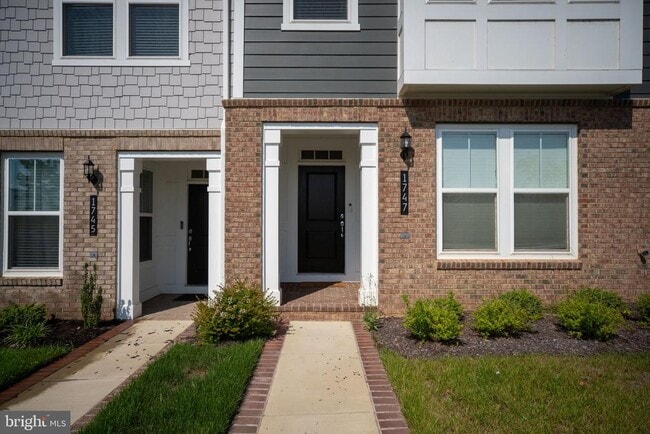 Building Photo - 1747 Riverbluff Ave