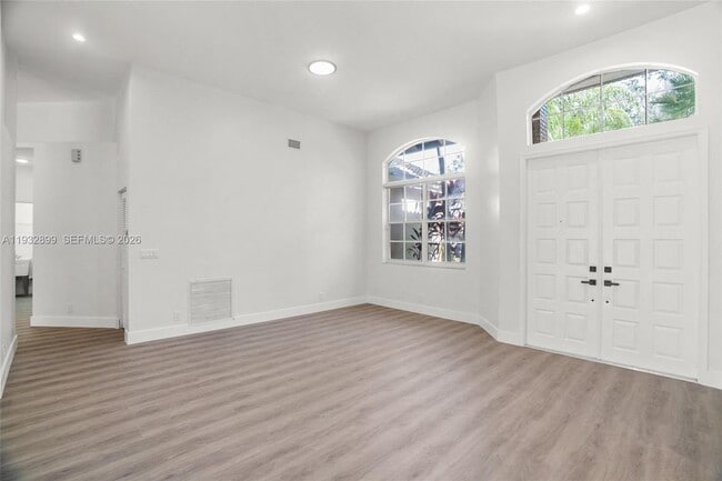 Building Photo - 2611 Oakbrook Ln