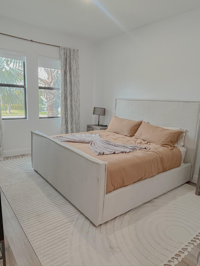 Building Photo - 8227 Oceanus Dr
