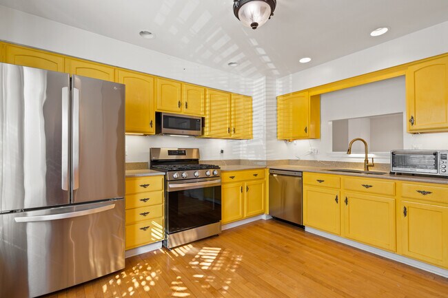 Foto del edificio - 7417 Wilma Ln