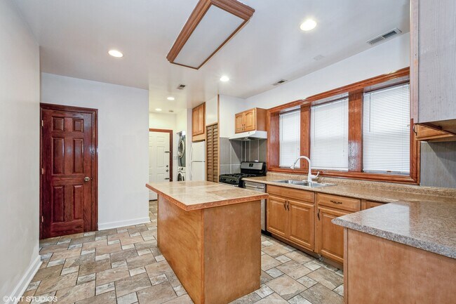Foto del edificio - 7354 N Seeley Ave