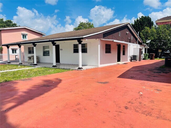 Foto del edificio - 533 E 61st St