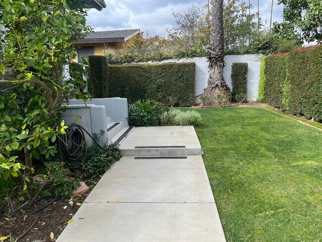 Building Photo - 1253 N Commonwealth Ave