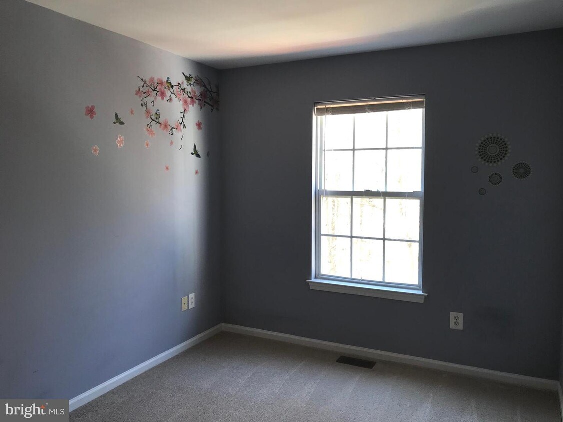 Primary Photo - 33 Faxon Dr