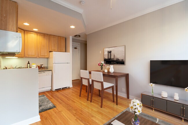 Foto del edificio - 2828 N. Pine Grove