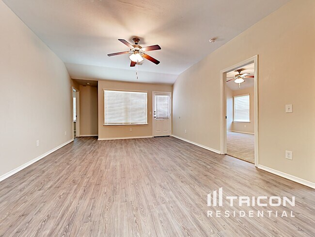 Foto del edificio - 110 N Golden Oak Dr