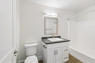 Building Photo - Oak Park Apartments
