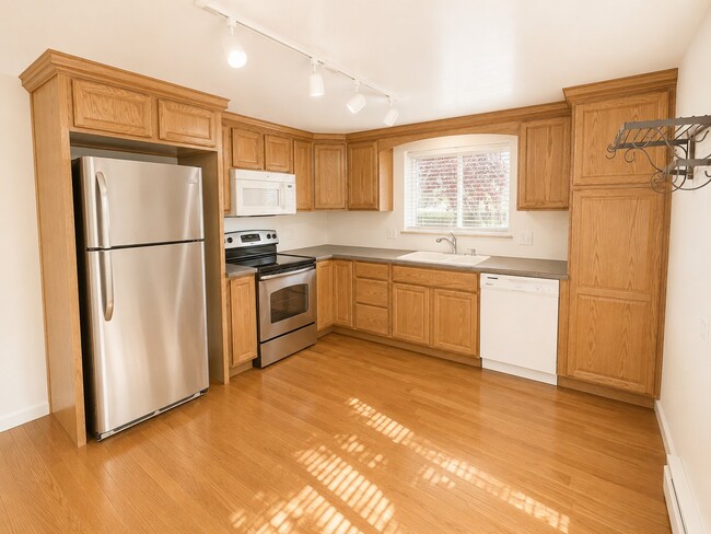 Building Photo - 1375 Everett Ct