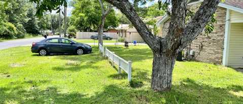 Building Photo - 2114 Hollyhill Rd